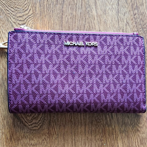 Michael kors wristlet - Picture 1 of 14